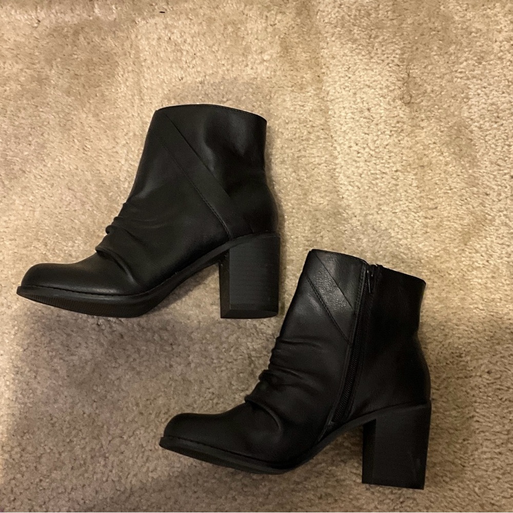 Universal Thread Black Heeled Boots